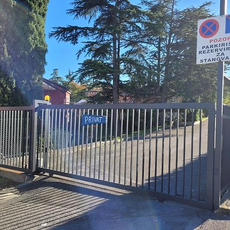Apartma Zusterna Za Bazenom Capodistria Esterno foto