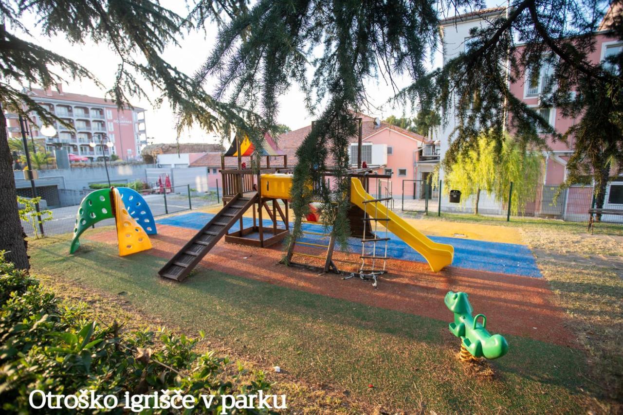 Apartma Zusterna Za Bazenom Capodistria Esterno foto